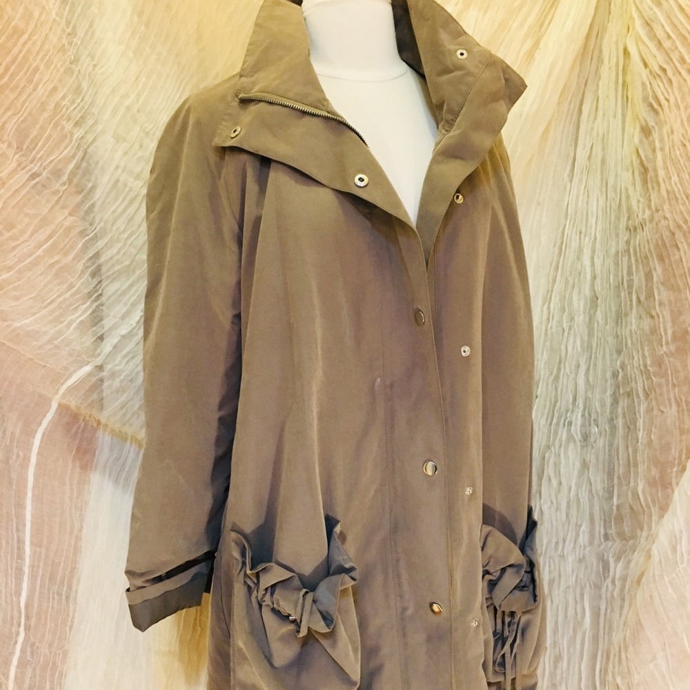 Women’s dress trench coat!